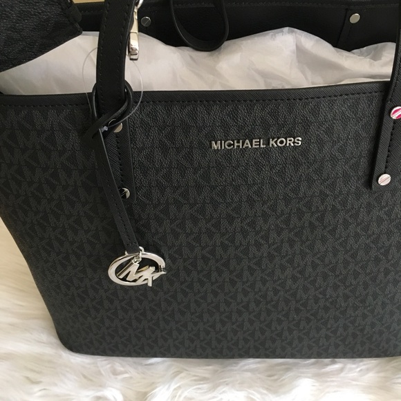 New Michael Kors Large Tote Bag &Matching Wristlet - Picture 4 of 7